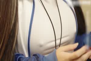 4P轮奸可爱女球经 赢了比赛输了小穴-麻豆社  背景图片