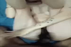 表姐表面很文静，上床后才发现这么骚  背景图片