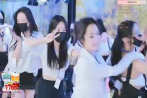 韩国女团集体裸舞大奶豪乳颜值身材超级劲爆第二季  背景图片