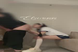 高价自购林绾绾-体操服白丝双马尾少女，让操快点自己要高潮了，被主人抓住两根马尾疯狂后入内射  背景图片