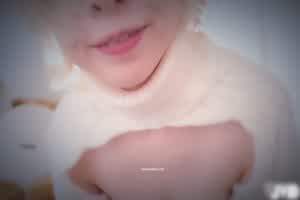 地表最强吊奶妹？性感凉子❤️不爱穿衣服的巨乳诱惑让人血脉喷张  背景图片