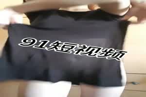 不就是秀个身材嘛~  背景图片