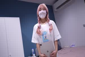 原创 樱花小猫 女大学生应聘模特，结果被导演潜规则中出  背景图片