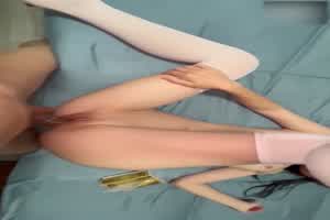 蒙眼贫乳过膝袜少女  背景图片