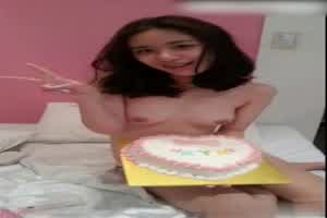 约炮气质正妹女同事  背景图片