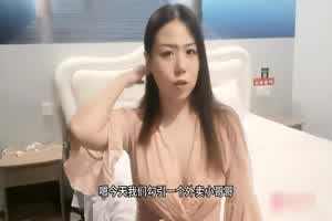 寂寞荡妇勾引外卖小哥，干我给你5星好评  背景图片