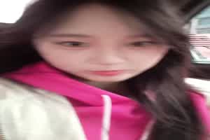 甜美女神私底下反差主动漏奶自拍  背景图片