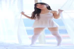 甜美系女神Leeesovely清凉写真福利  背景图片