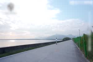 性感碰瓷女 拜金女赤裸敲诈  背景图片