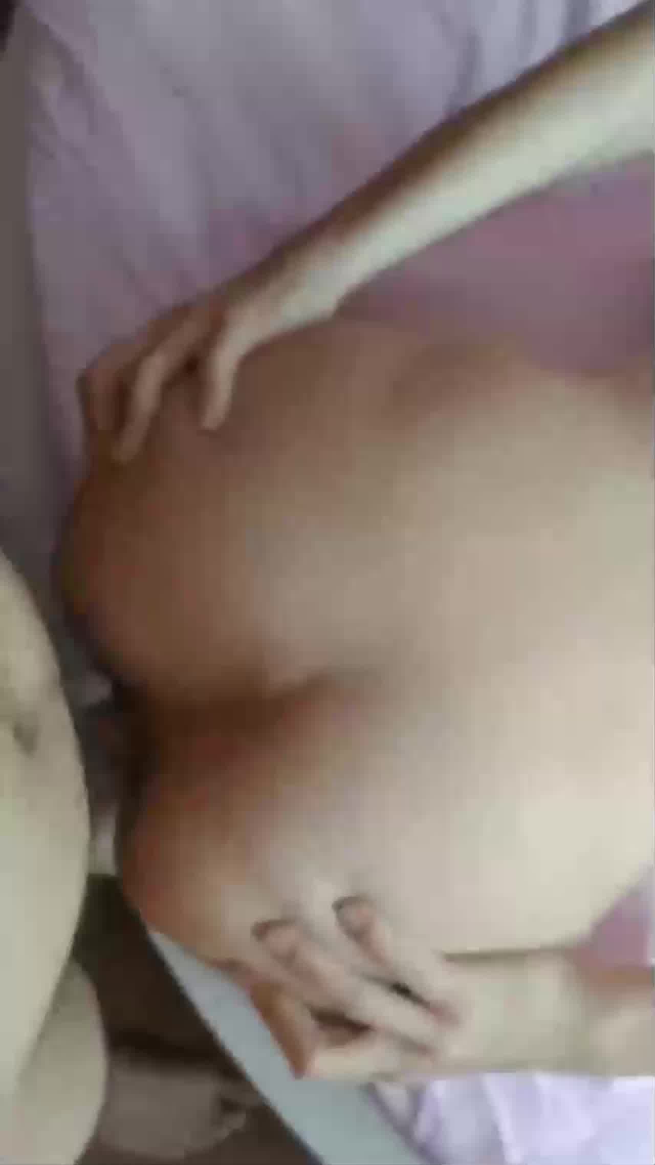  和高三小母狗的肛交。女：说不上来，感觉，感觉感觉好棒，啊啊啊啊_男：以后还要不要主人操屁眼，你他妈的 的剧照6