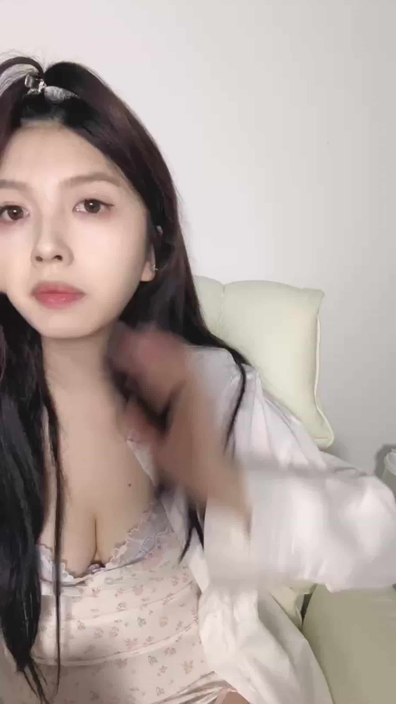  航空大学极品女神来了，哇塞太漂亮模特身材~自慰大秀无剪辑这么小逼毛就这么浓厚 的剧照10