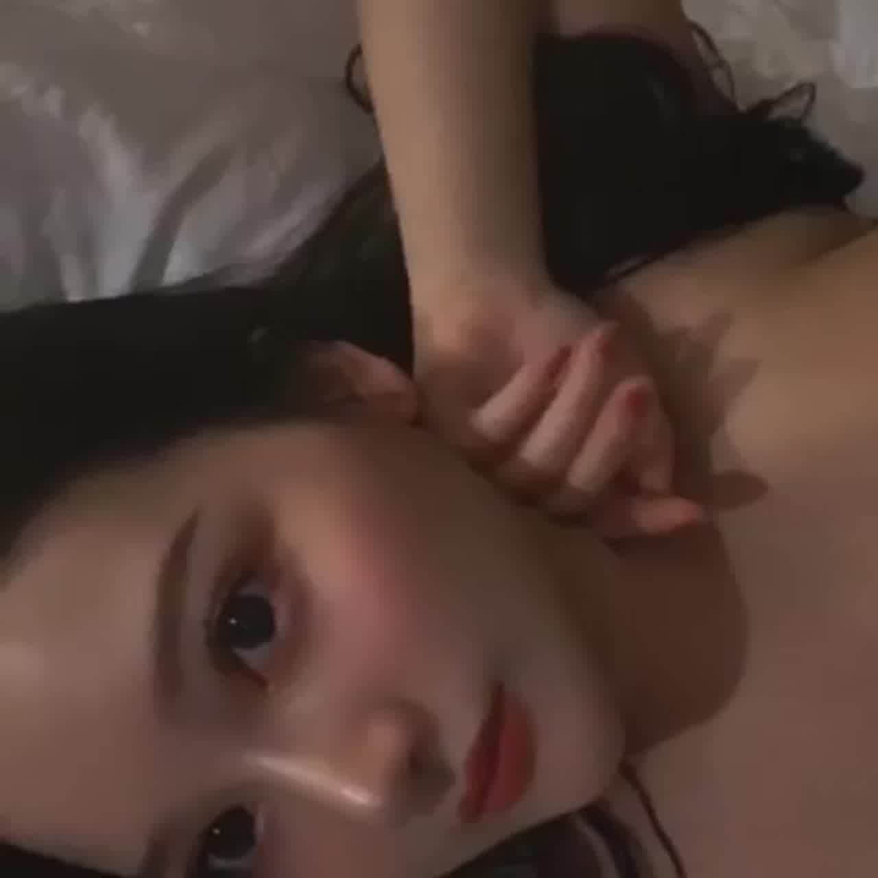  睡前自拍一波 的剧照3