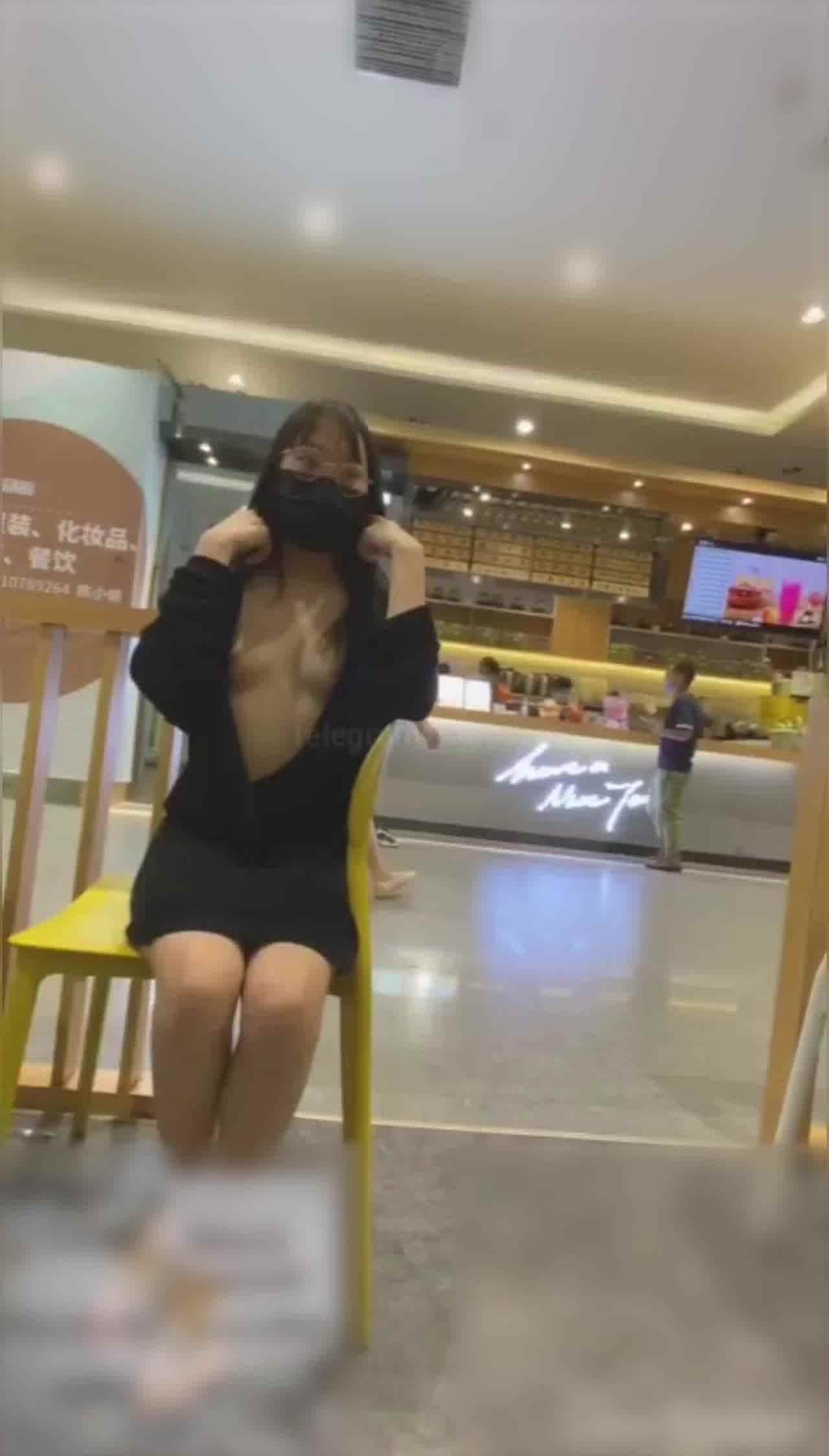  嫩屄少女冯姗姗户外露出母狗调教 的剧照7