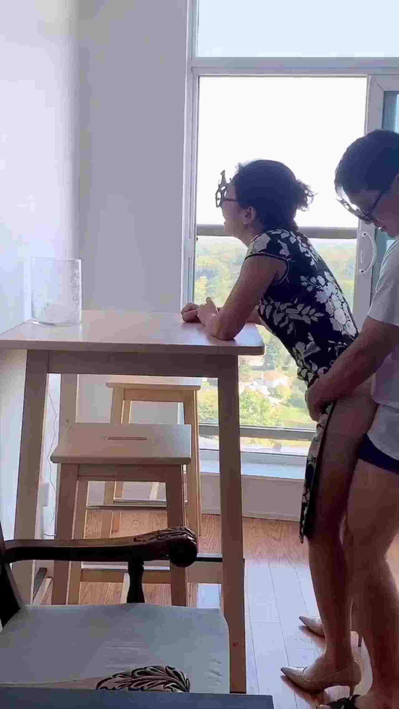  淫荡娇妻勾引自己的学生，被爆操 的剧照7