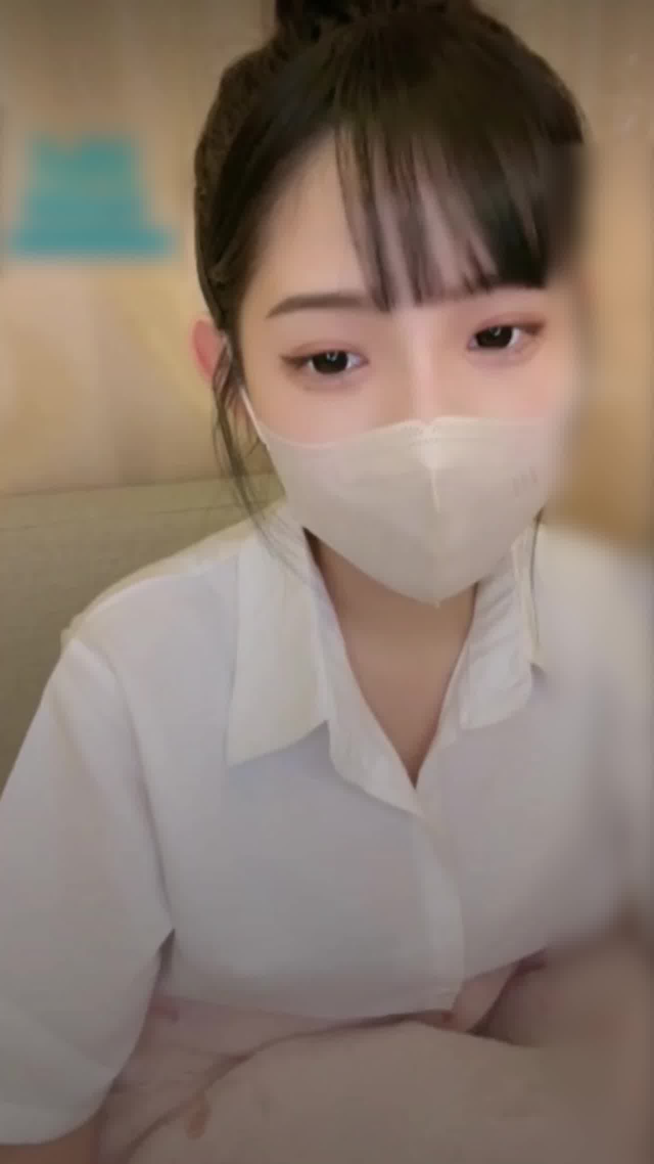  清纯系网红直播自慰 身体超粉嫩 的剧照2