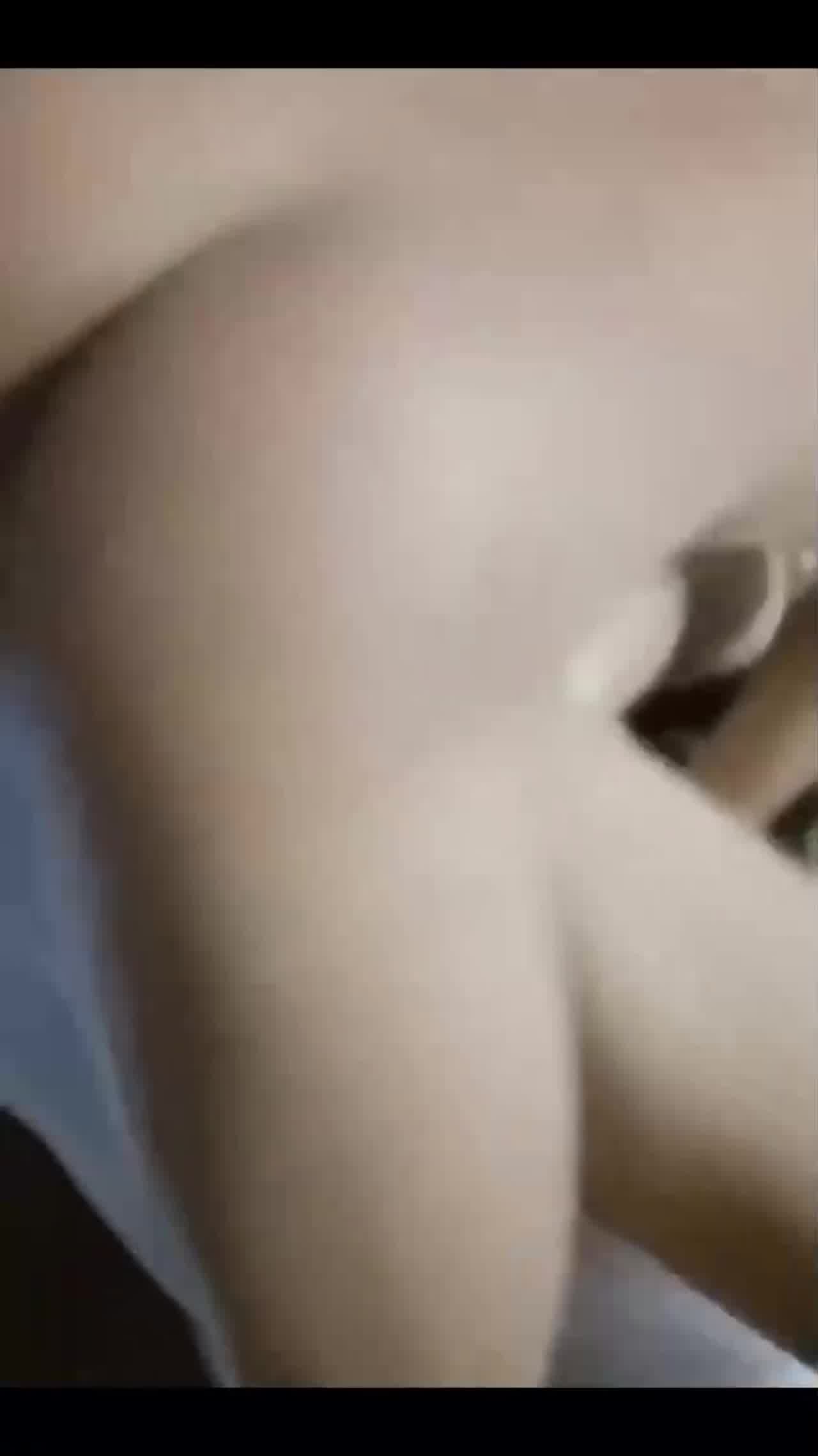  【小马新料】毁三观，10来岁就成为父母赚钱工具，乱伦亲弟弟，练习口交抽烟自拍，这些孩子以后可怎么办？ 的剧照9