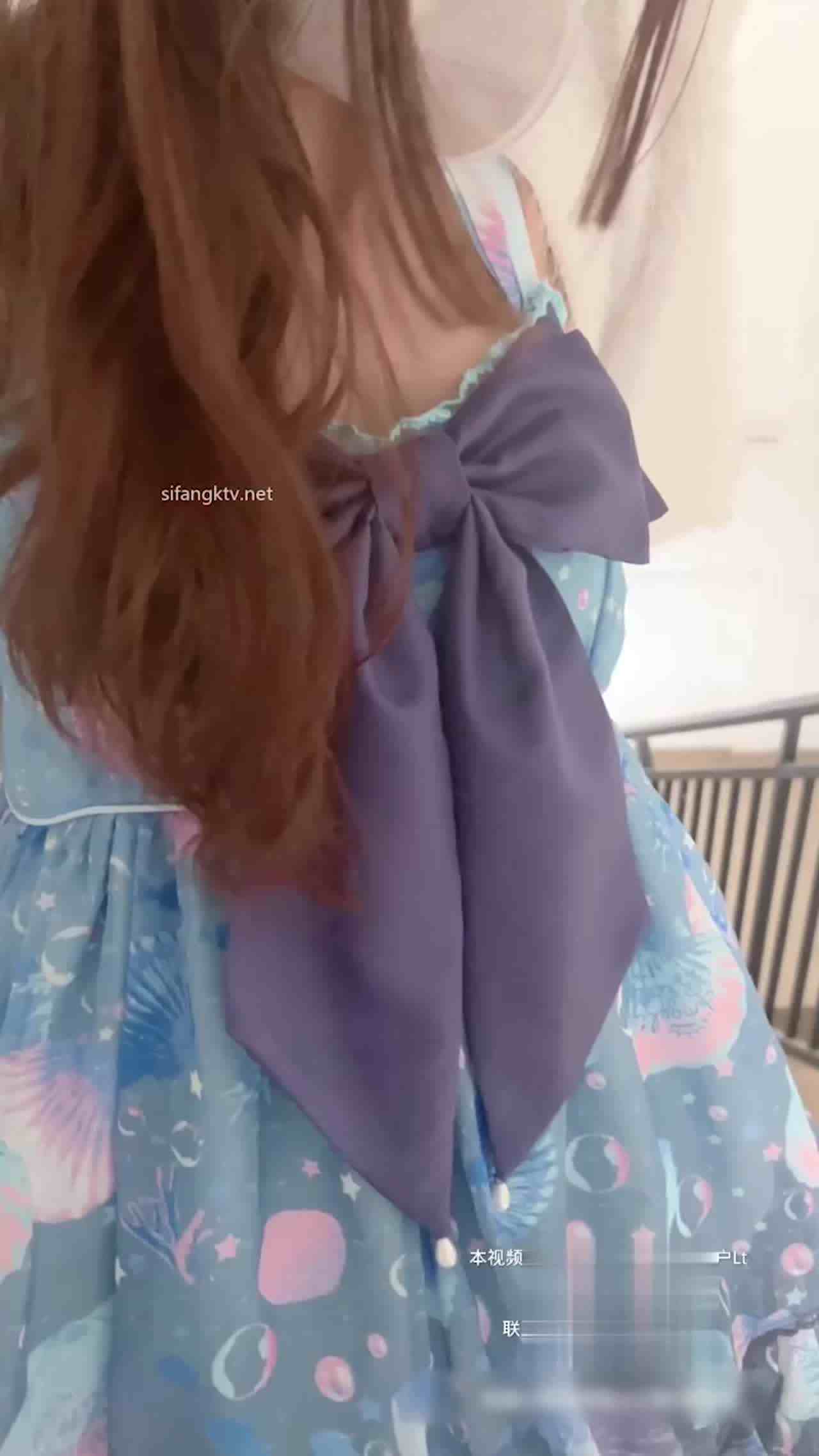  这小萝莉可真带劲，直接楼梯间给中出 的剧照10