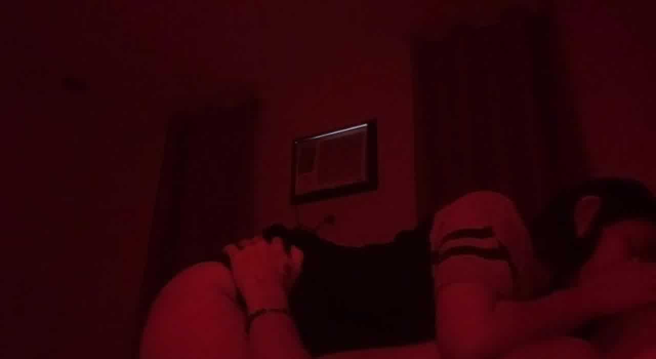  哀居网红170W粉正妹甜蜜性爱泄密 的剧照3