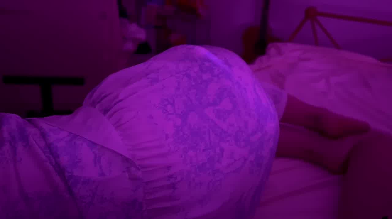  真实pua大神第七弹 第二次约04妹妹，足硬不起来也很体贴的说话，当炮友也不介意，附真实记录6分正片 的剧照5