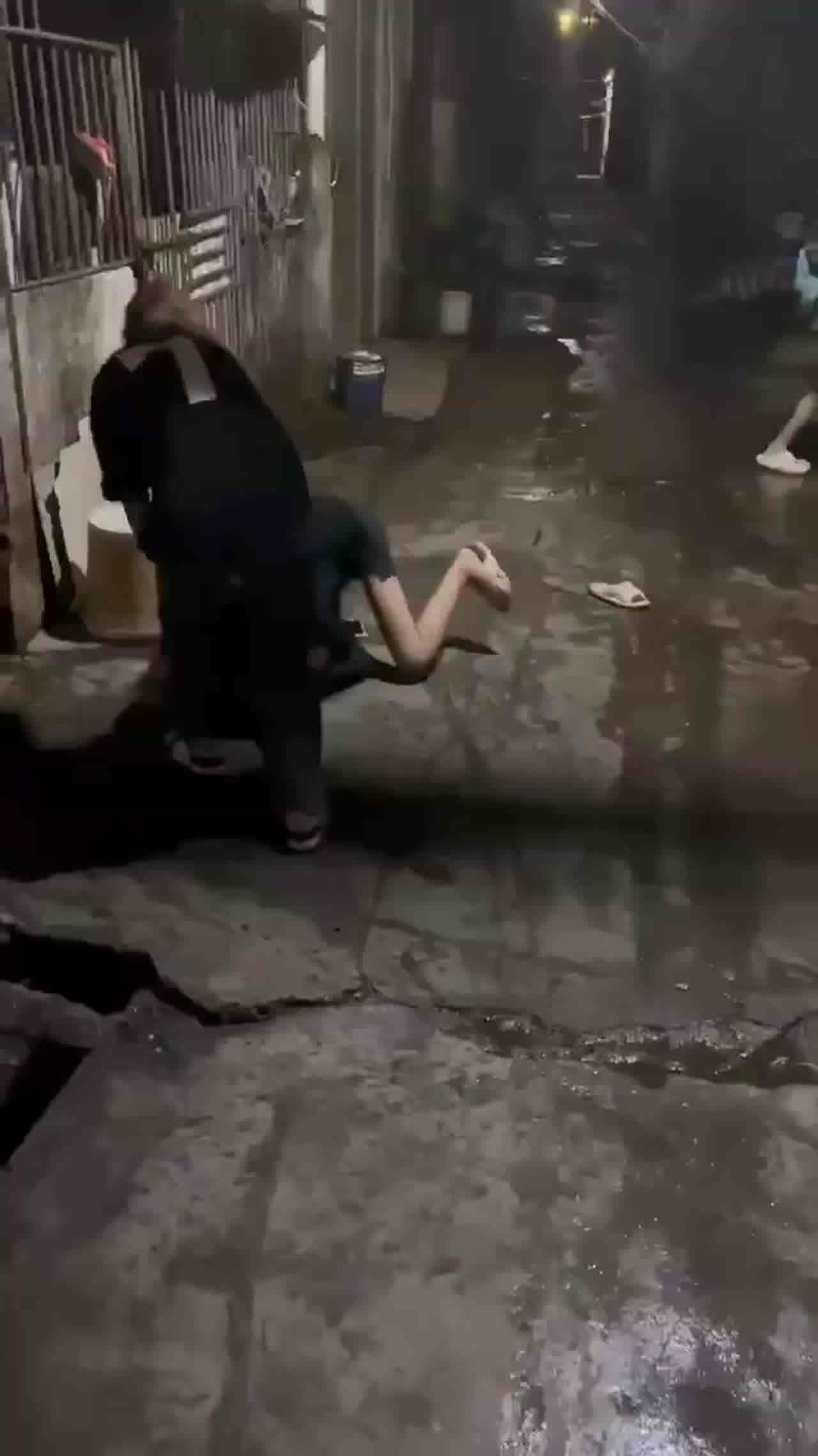  【颜值精神小妹反目成仇现场】有约精神小妹前男友的，还有背后说自己闺蜜是卖逼的，千万别惹纹身妹 的剧照9