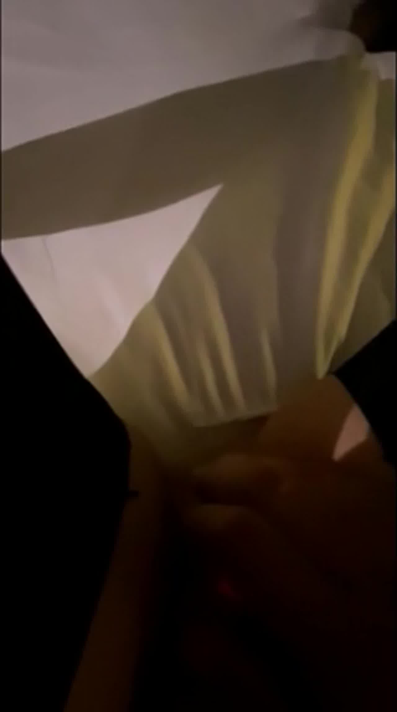  全网疯传！合集极品身材漂亮拜金大学生被金主包养找来朋友一起大玩3P多种情趣玩法 的剧照6