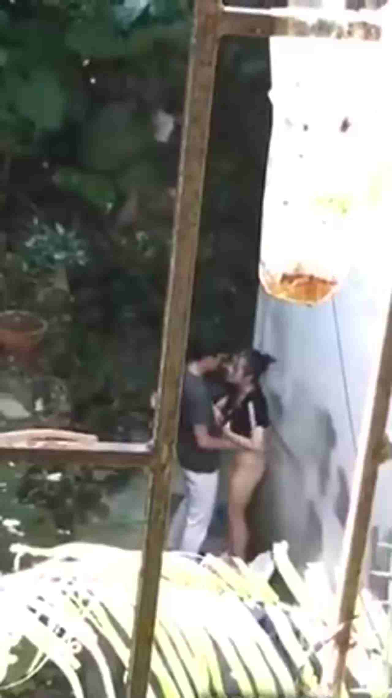  【窗外偷窥】楼下小夫妻吵架吵着吵着直接把衣服脱光了开炮 的剧照2