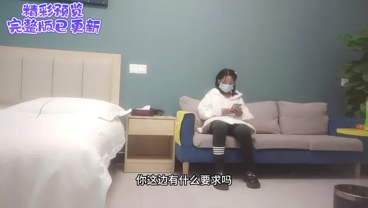  粉丝强烈要求返场，极品00后大学生，乖巧可爱，弱小的身体被无情蹂虐，扛不住这样操，大喊：受不了 的剧照2