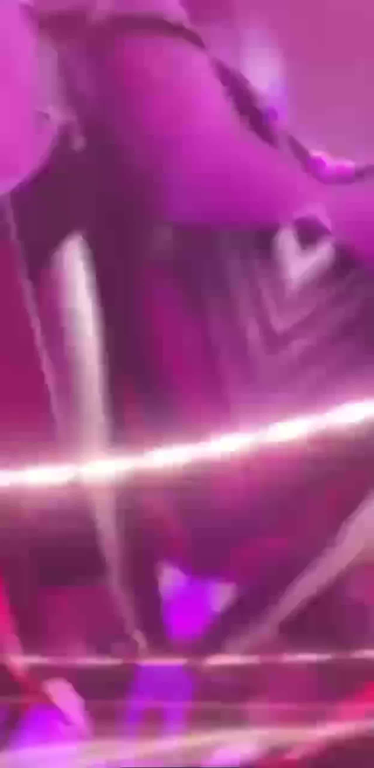  水手服美少女摇身一变cos御姐 的剧照4