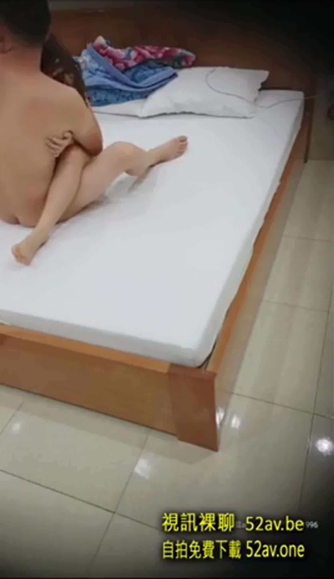  野狼出击 龙哥勾搭个颜值不错的良家妹子回出租屋啪啪直播 的剧照5