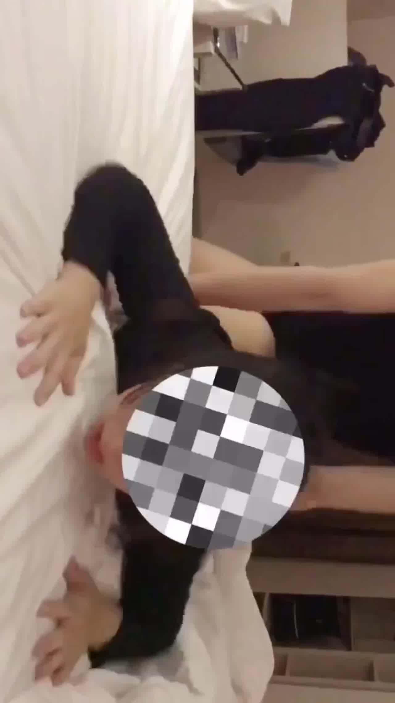  全程高能做爱，这巨乳骚货颠到狂抖！这高潮是几次啊！双飞享受 的剧照6