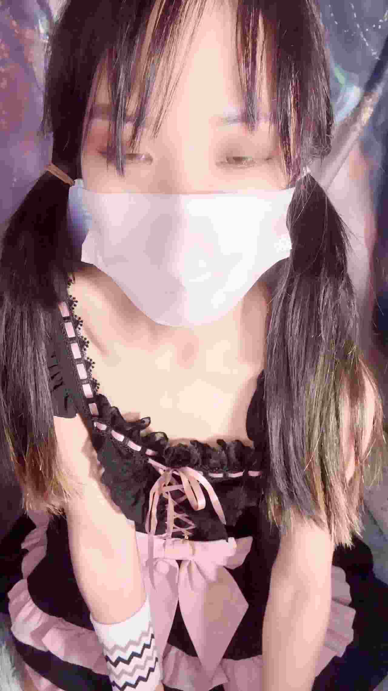  原创 饥渴萝莉自慰求操 的剧照4