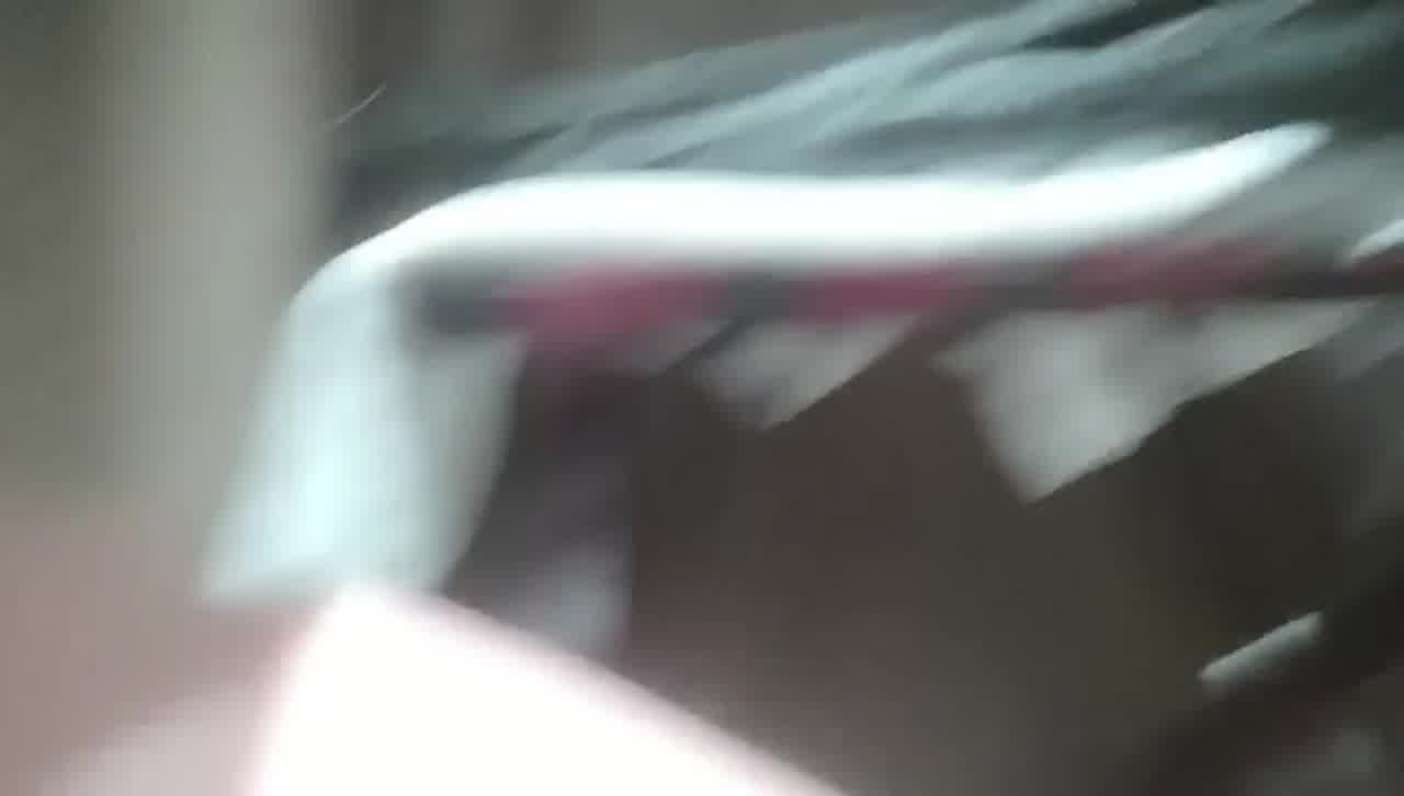  97年身材超棒的外围女，小哥故意把套子撕破，无套内射了，全部搞到子宫里去了，吵起来了，对白精彩。 的剧照5