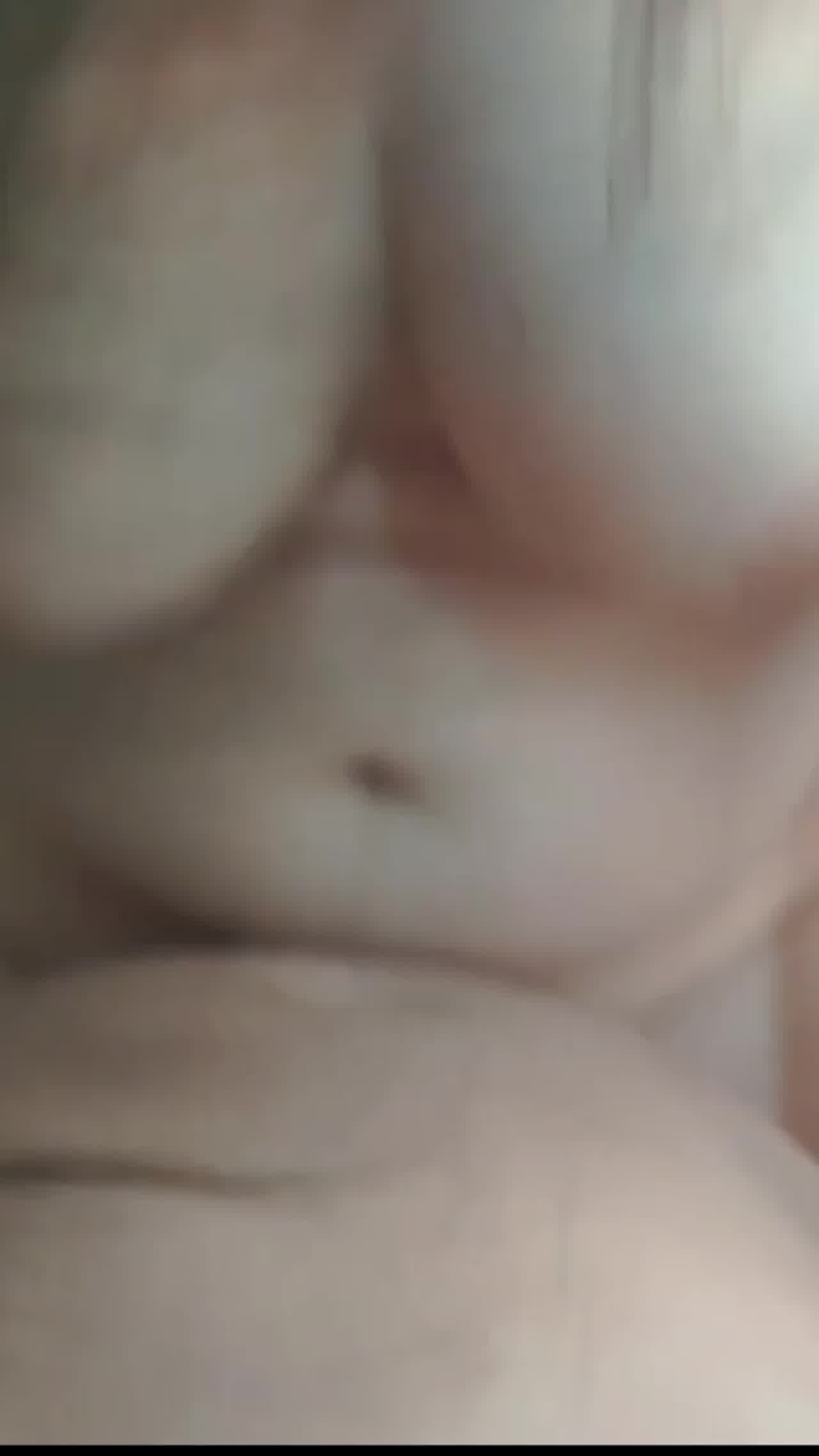  小公寓猛操白嫩的D奶小女友 的剧照1