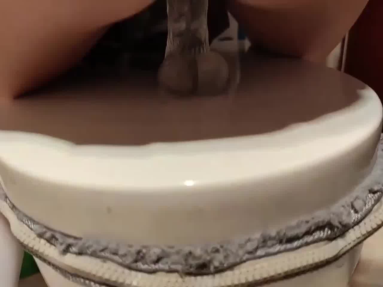  18岁少女为了追逐小穴的快感 用假屌满足自己 的剧照1