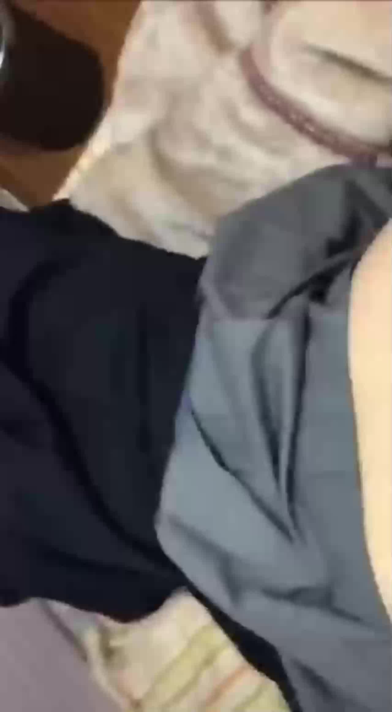  南京职中高中生第一次被干的逼都红了 的剧照1