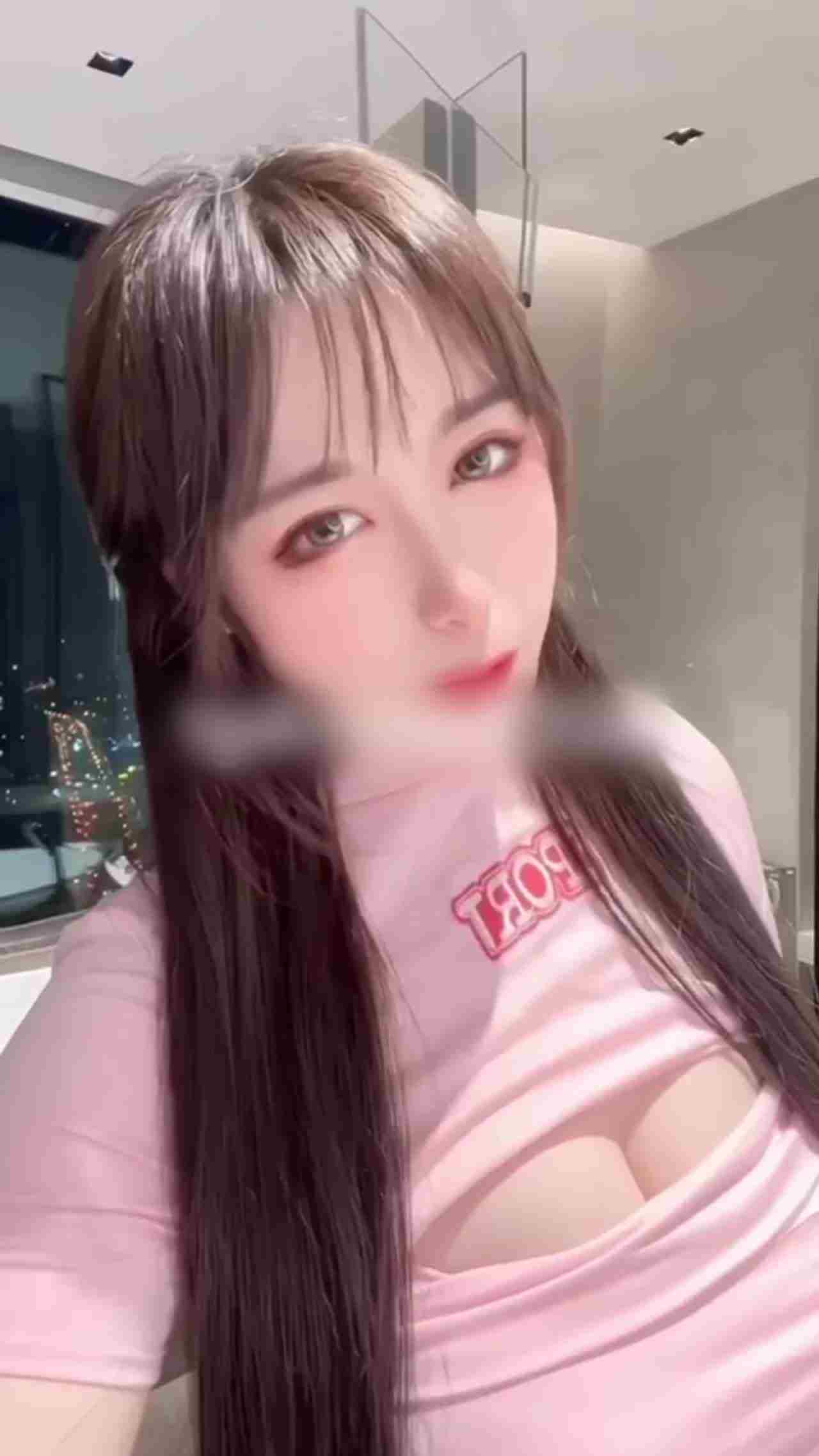  极品爆乳小姐姐跳舞吃西瓜好诱惑 的剧照2