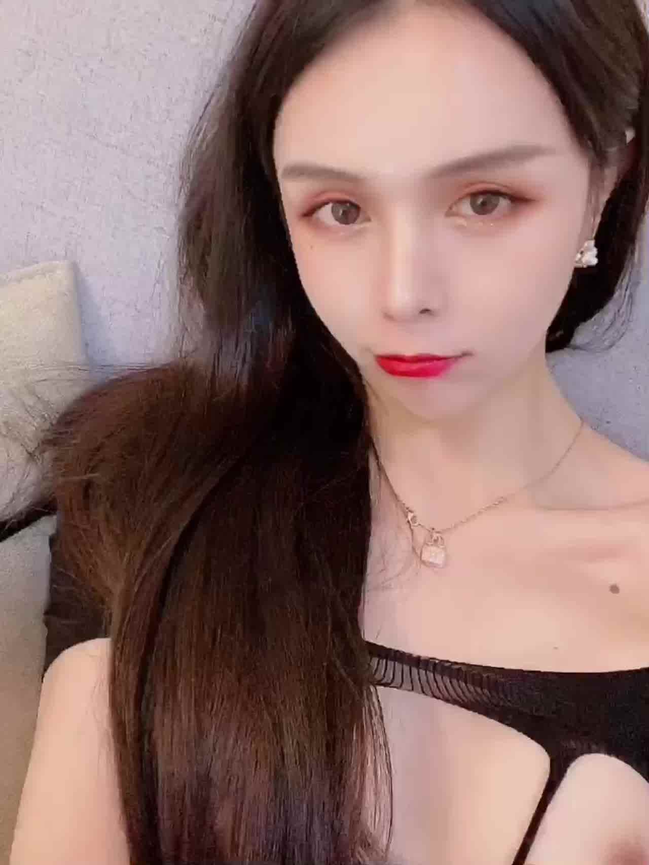  高颜值女神太诱惑了 的剧照7