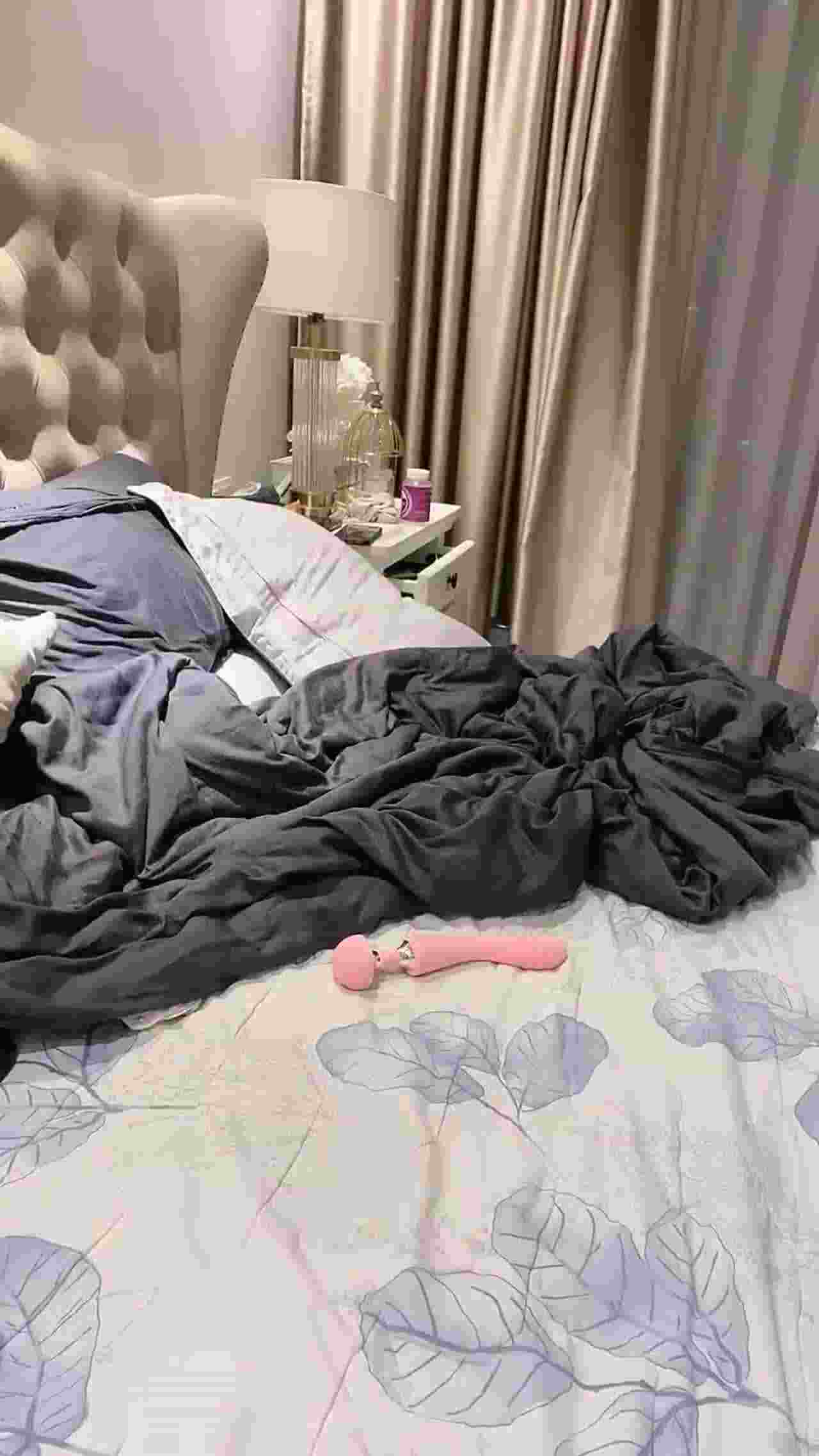  厨房做爱~G奶女神和炮友的性爱 的剧照7