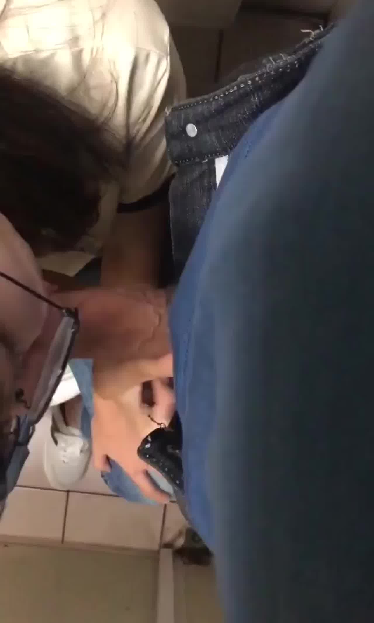  高中清纯眼镜妹口交 的剧照8