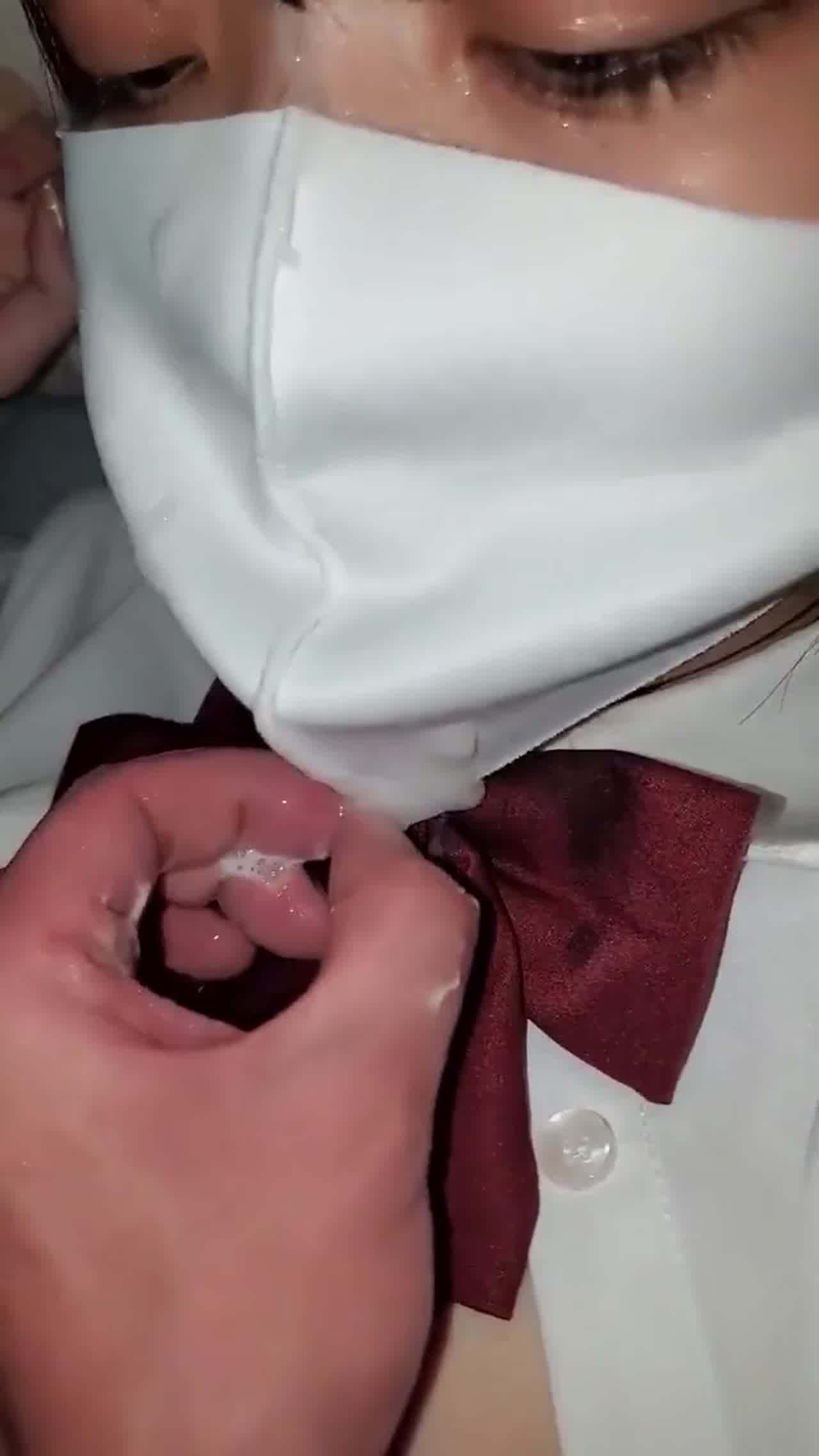  颜射清纯大学女友 的剧照5