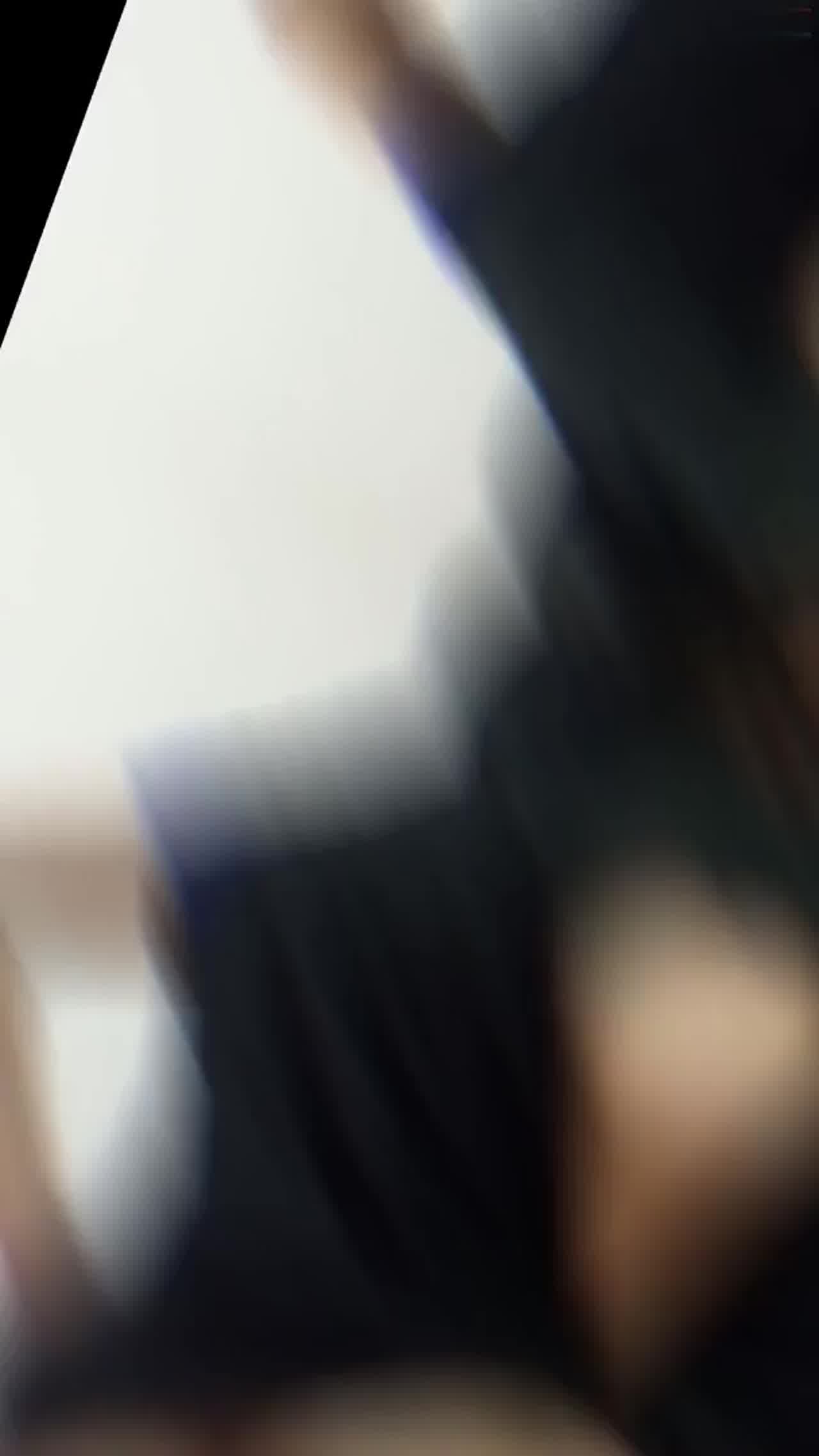  短发美少女尝试情色抖音 的剧照7