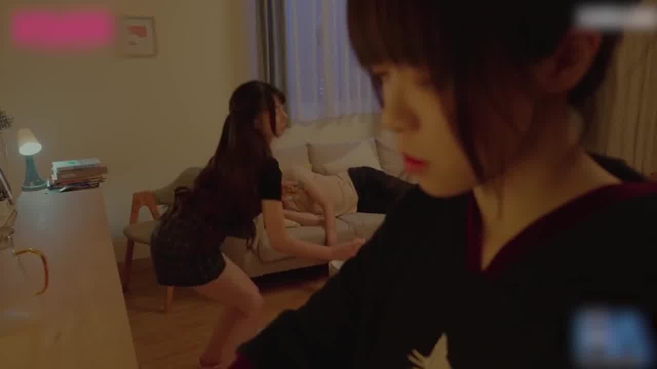  皇家华人 禁欲一个月 趁女友不在与她的好友出轨疯狂做爱 的剧照7